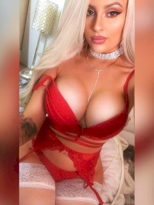 היילי הכי חרמנית