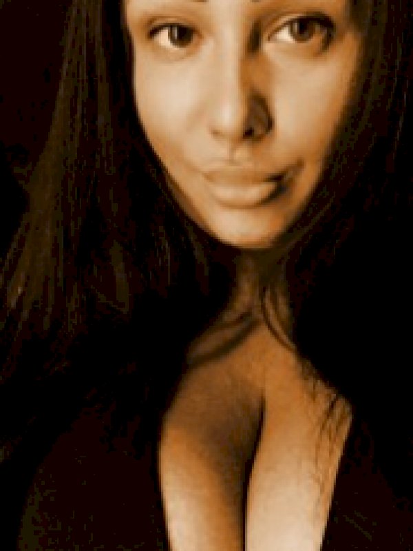 אופל הכי חרמנית